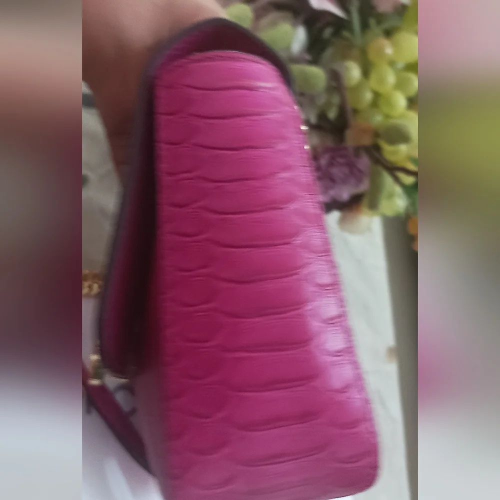 Authentic Michael Kors Tina Medium Shoulder Bag in Fuchsia - Picture 15 of 16